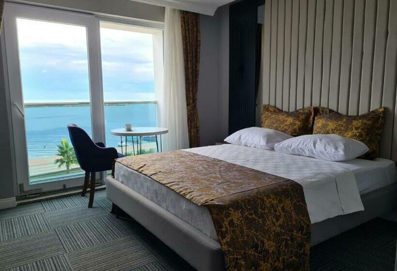 اتاق لوکس با چشم‌انداز دریا, çepnis