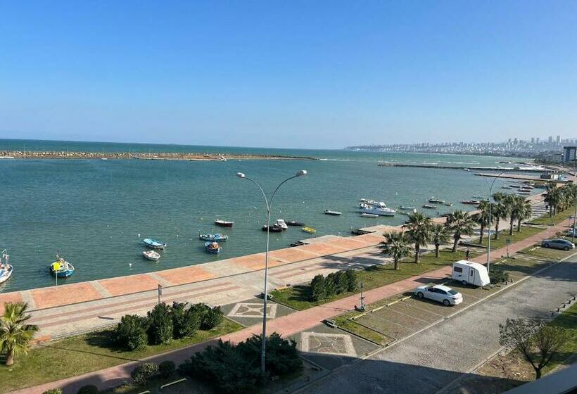 اتاق لوکس با چشم‌انداز دریا, çepnis