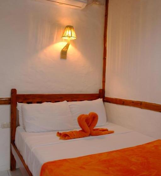 غرفة قياسية مطلّة علي البحر, Hanga Roa