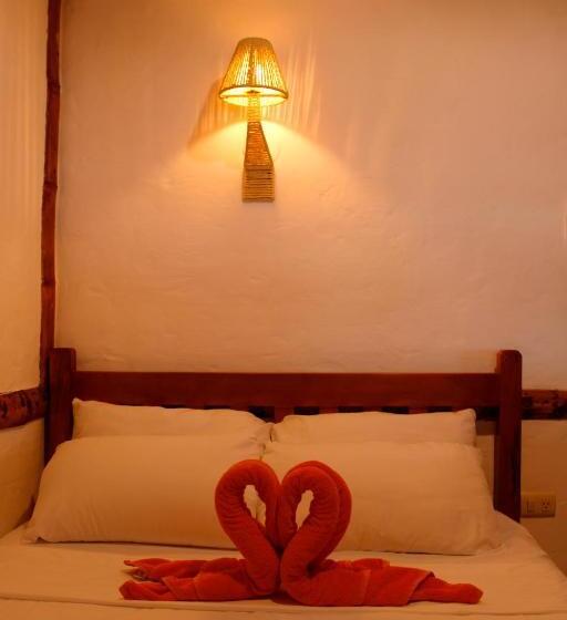 غرفة قياسية مطلّة علي البحر, Hanga Roa