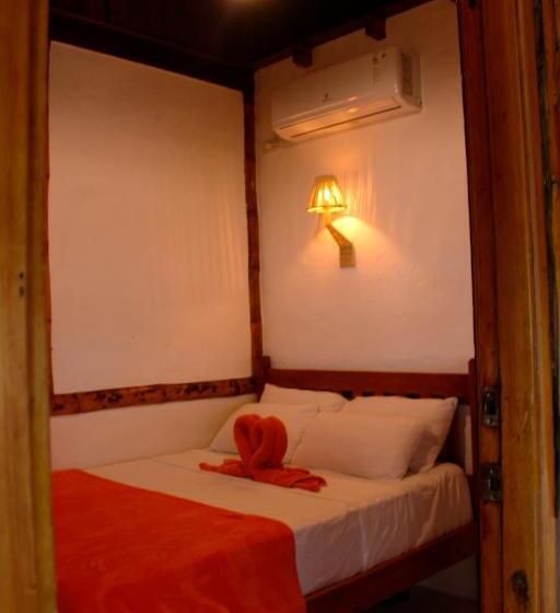 غرفة قياسية مطلّة علي البحر, Hanga Roa