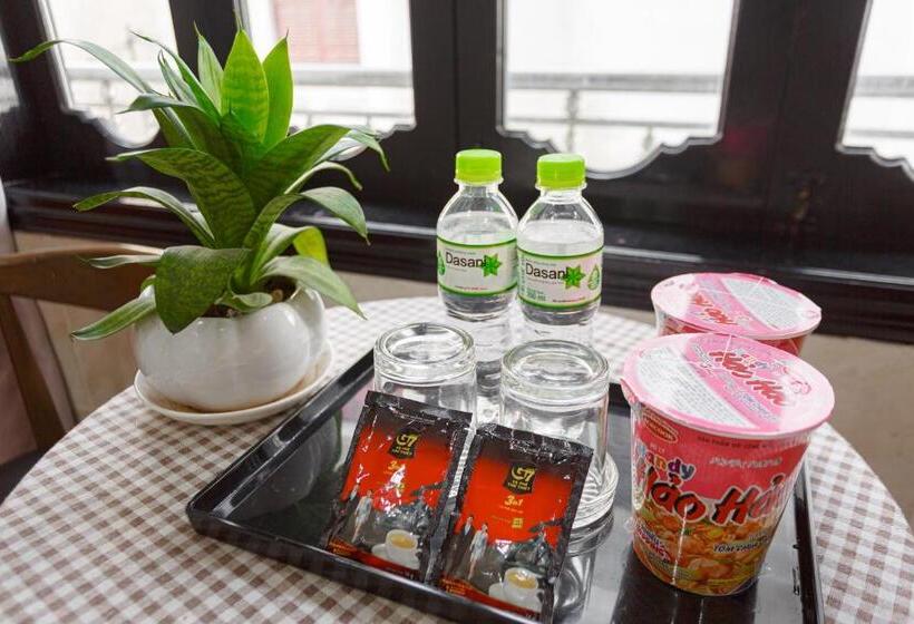 اتاق لوکس, Kly