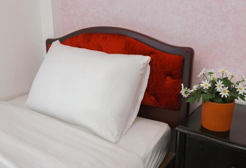 اتاق خانوادگی, Kly