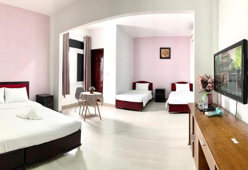 اتاق خانوادگی, Kly