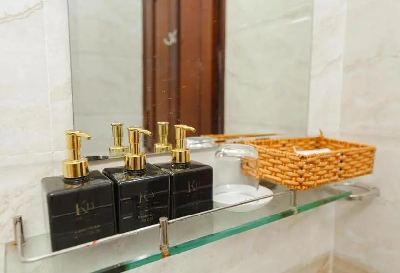 اتاق لوکس سه تخته, Kly