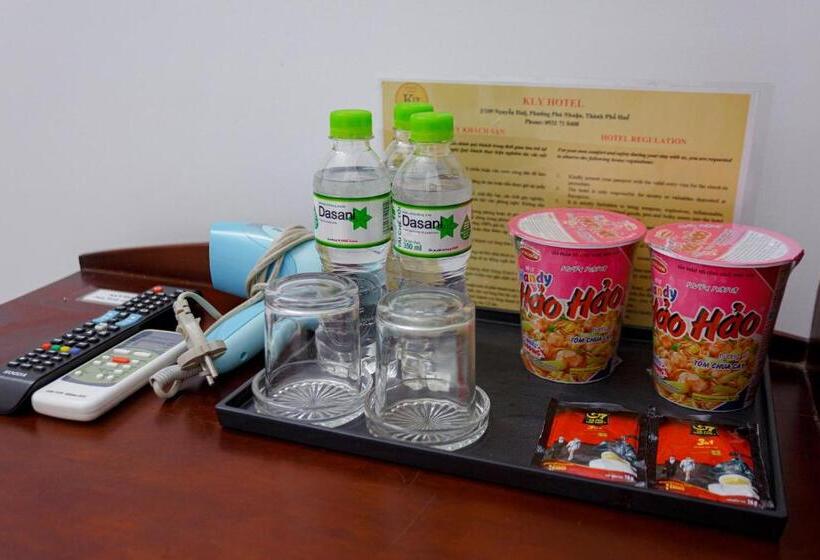 اتاق لوکس سه تخته, Kly