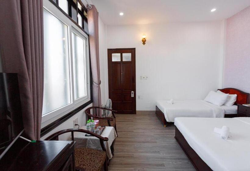 اتاق لوکس سه تخته, Kly