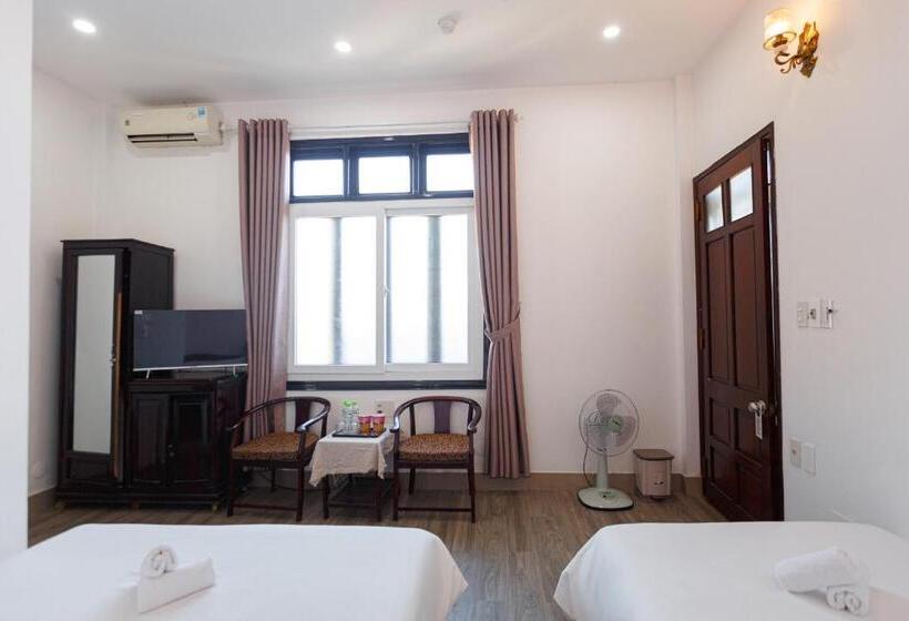 اتاق لوکس سه تخته, Kly