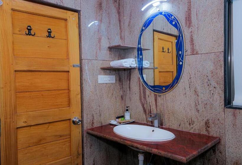 חדר דלוקס עם מרפסת נוף לים, Sparv Aulakhs Resort