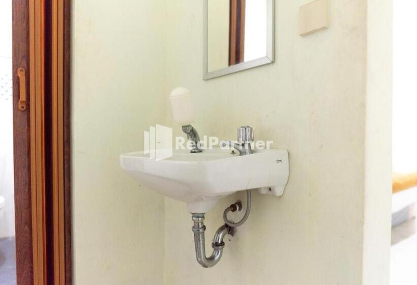 Deluxe Rum, Wisma Aini Syariah Mitra Reddoorz