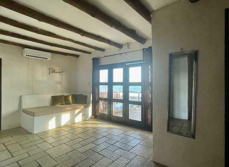 Deluxe Suite Sea View, Johnnys Place