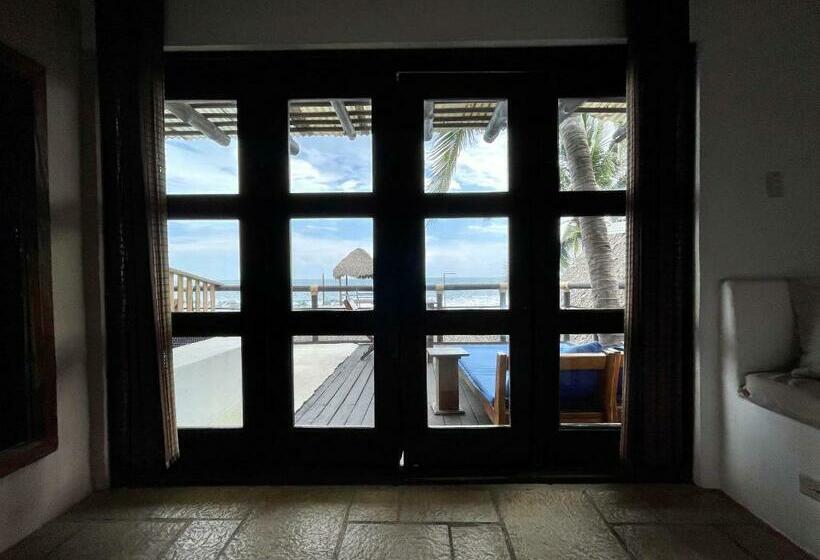 Deluxe Suite Sea View, Johnnys Place