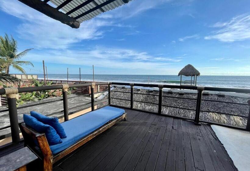 Deluxe Suite Sea View, Johnnys Place