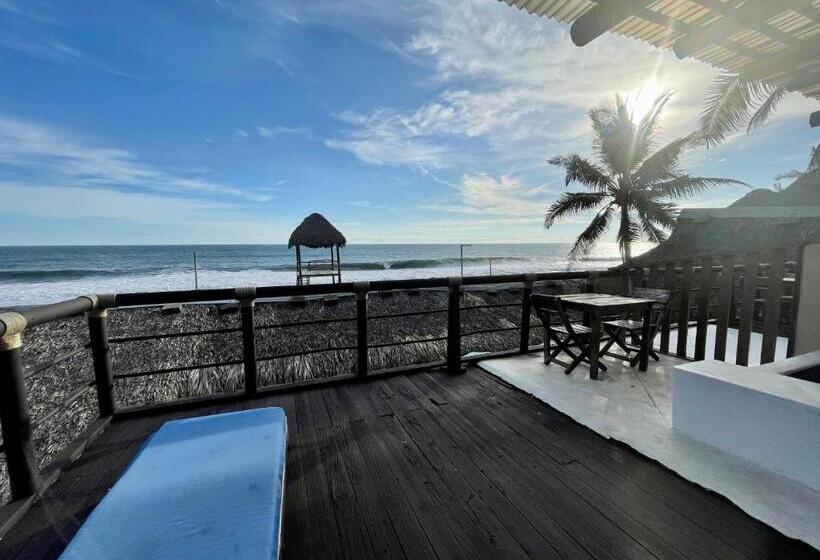 Deluxe Suite Sea View, Johnnys Place