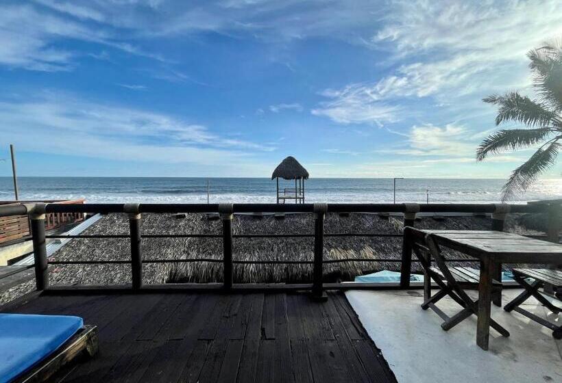 Deluxe Suite Sea View, Johnnys Place