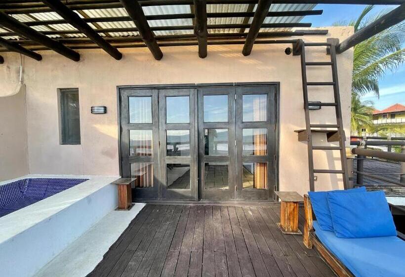 Deluxe Suite Sea View, Johnnys Place