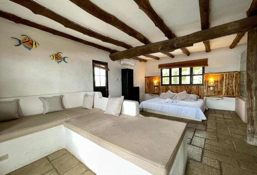 Deluxe Suite Sea View, Johnnys Place