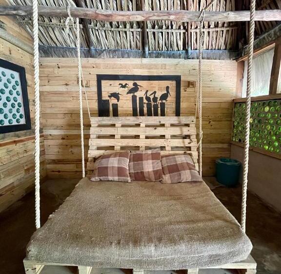 بانگلوی استاندارد, Johnnys Place