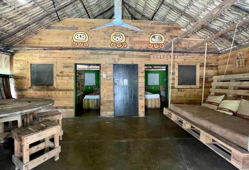 بانگلوی استاندارد, Johnnys Place