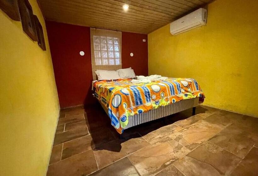 بانگلوی استاندارد 2 خوابه, Johnnys Place