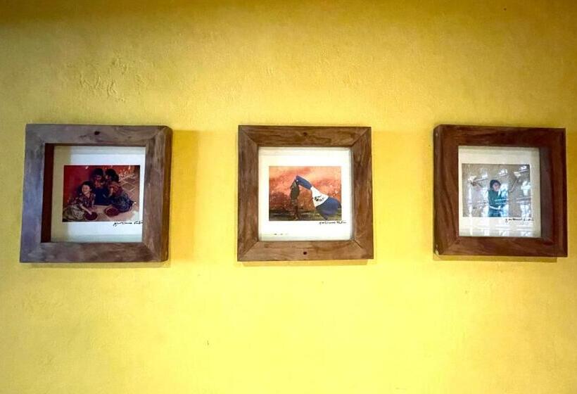 بانگلوی استاندارد 2 خوابه, Johnnys Place