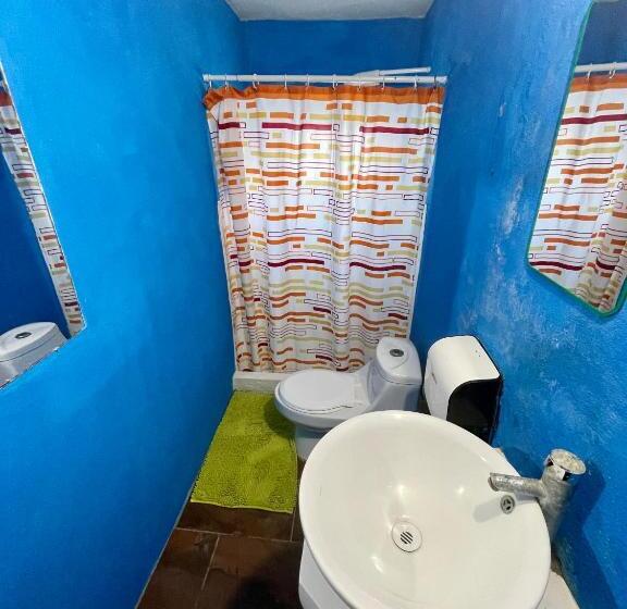 اتاق خانوادگی, Johnnys Place