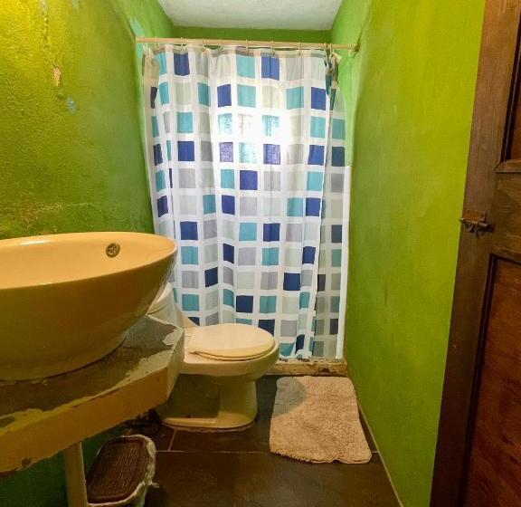اتاق استاندارد, Johnnys Place