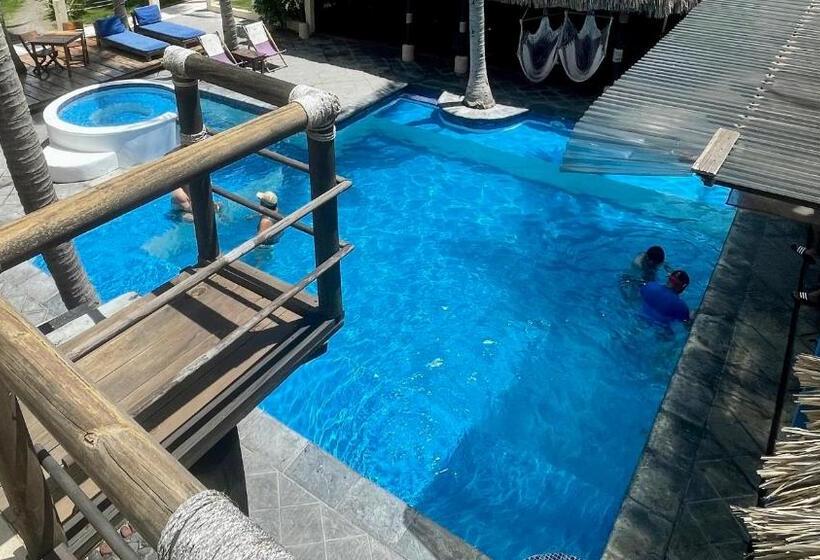 اتاق استاندارد چهار تخته, Johnnys Place