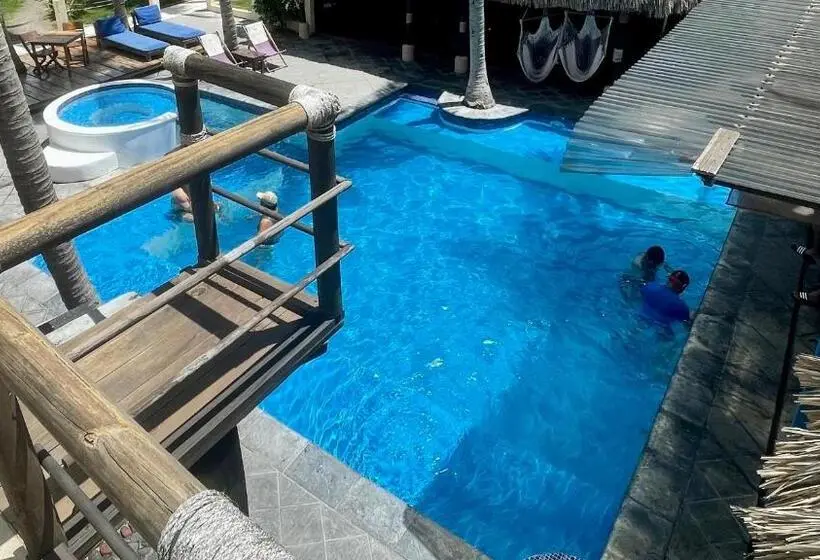 اتاق استاندارد چهار تخته, Johnnys Place