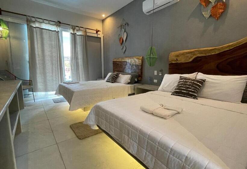 اتاق لوکس, Johnnys Place