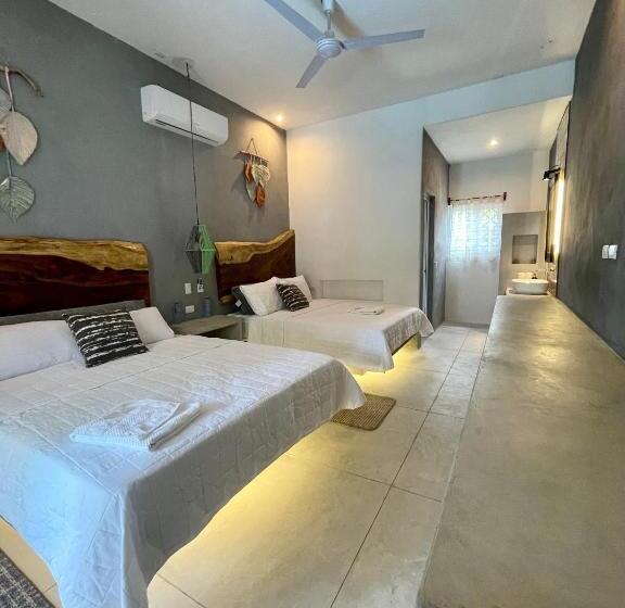 اتاق لوکس, Johnnys Place