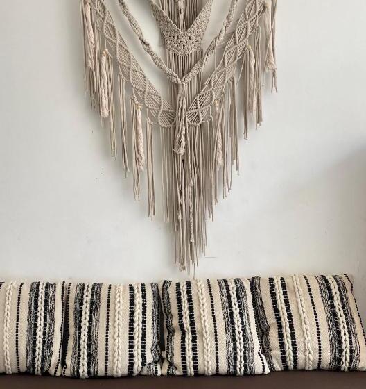 اتاق لوکس, Johnnys Place