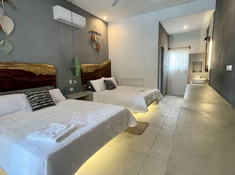 اتاق لوکس, Johnnys Place