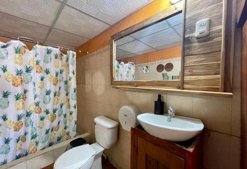 کلبه ییلاقی, Johnnys Place