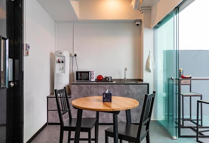 تختخواب در اتاق مشترک, Rucksack Inn Tyrwhitt Road