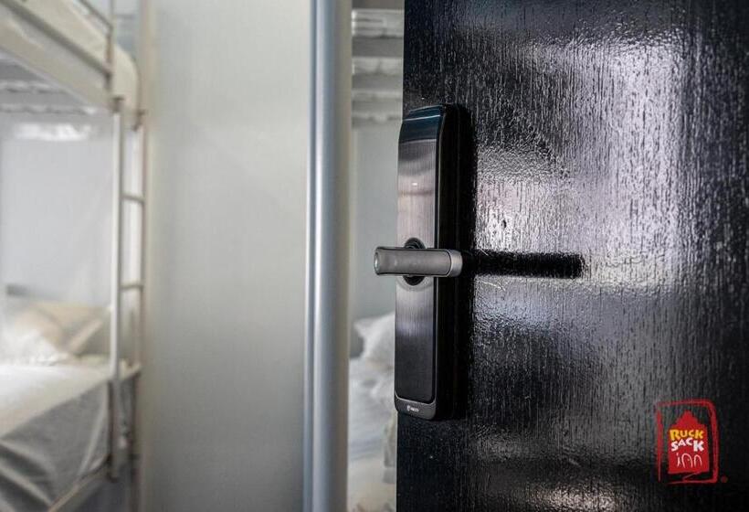 تختخواب در اتاق مشترک, Rucksack Inn Tyrwhitt Road