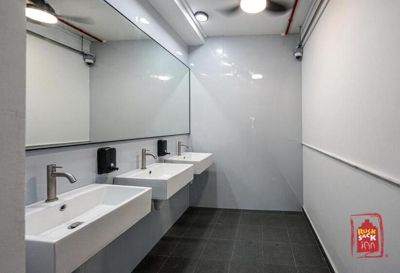 تختخواب در اتاق مشترک, Rucksack Inn Tyrwhitt Road