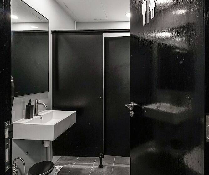 تختخواب در اتاق مشترک, Rucksack Inn Tyrwhitt Road