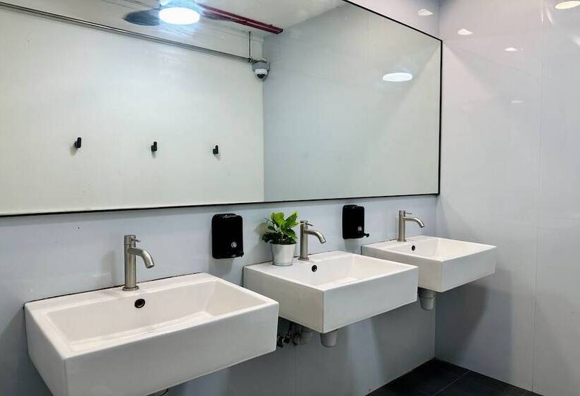 تختخواب در اتاق مشترک, Rucksack Inn Tyrwhitt Road