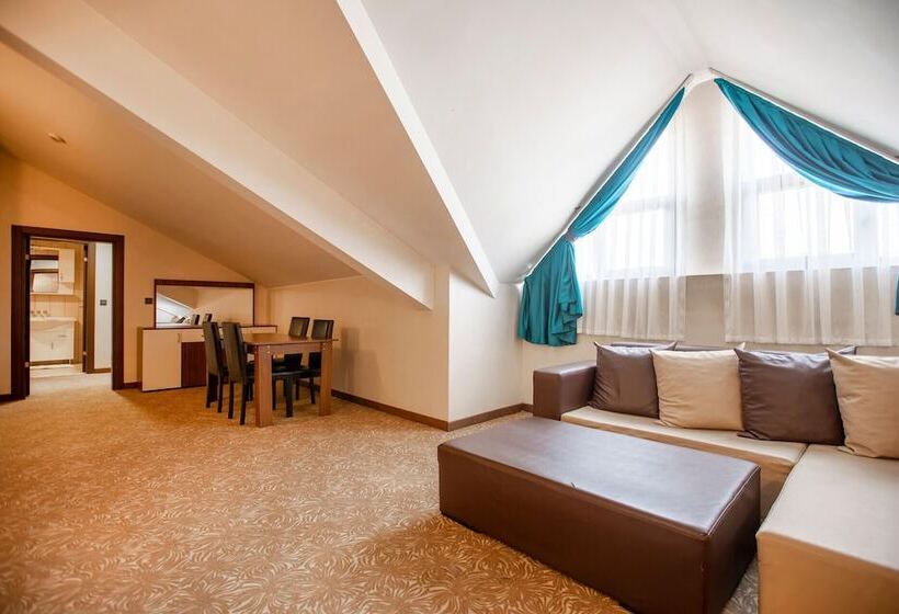 جناح, Highway Otel