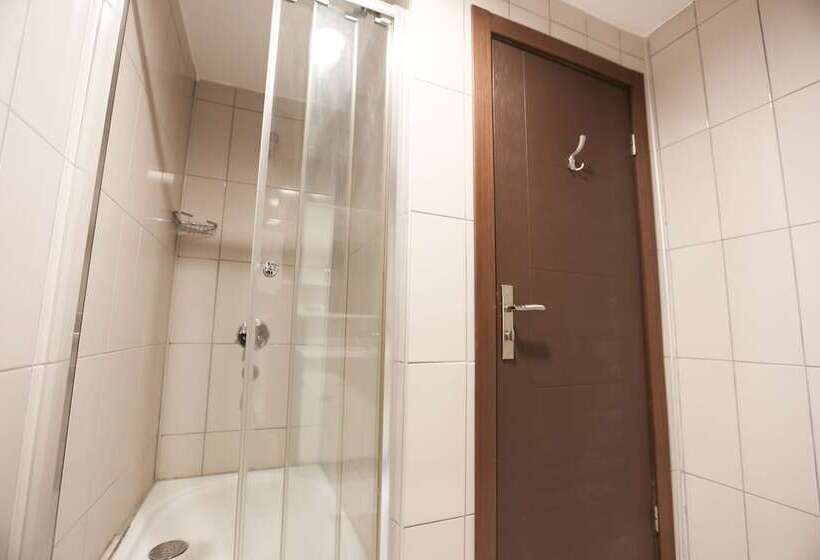 غرفة قياسية ثلاثية, Highway Otel