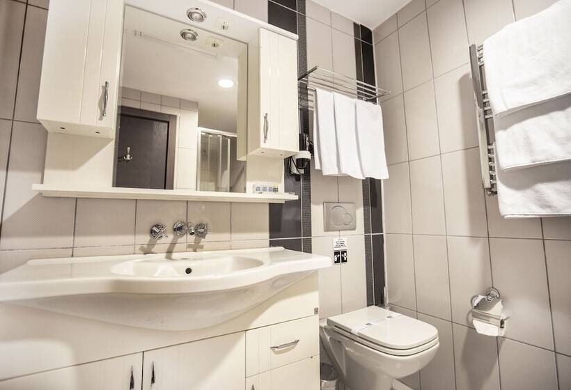 غرفة قياسية ثلاثية, Highway Otel