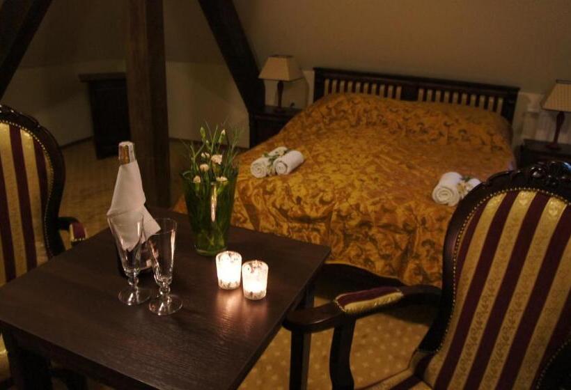 חדר דלוקס, Dworska Elektrownia