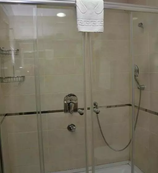 Standard-huone, Grand Karot