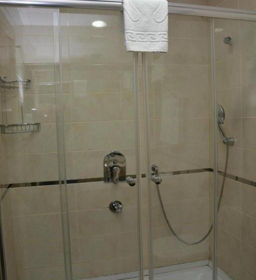 اتاق استاندارد سه نفره, Grand Karot