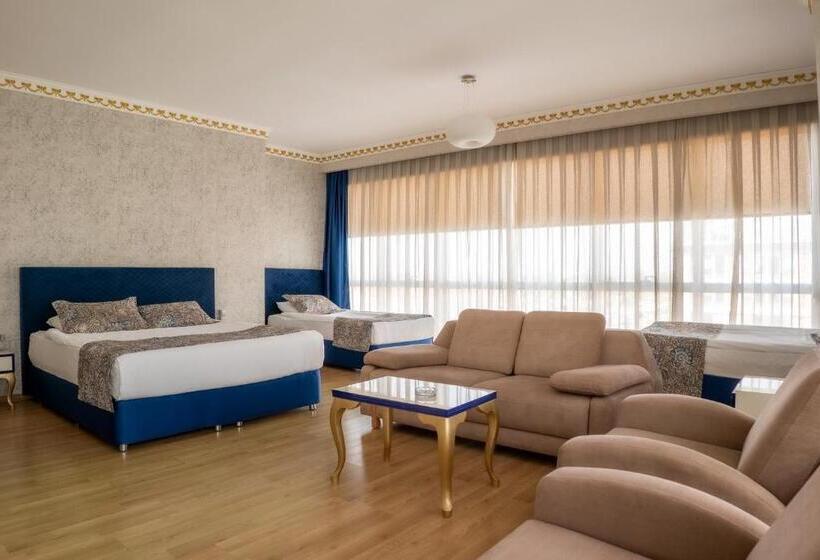 اتاق سه نفره سوپریور با چشم‌انداز دریا, Grand Karot