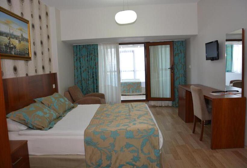 اتاق استاندارد چهارنفره با سرویس بهداشتی مشترک, Grand Karot