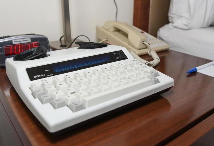 身障者適用キングサイズベッドルーム, Holiday Inn Express And Suites Celaya, An Ihg