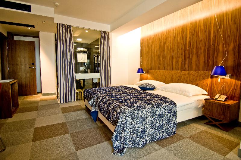 海景标准间带阳台, In