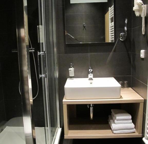 スタンダードルーム, Kapitol